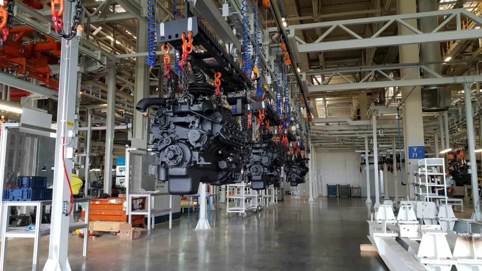 Cabina di verniciatura a liquido pressurizzata per motori di grandi dimensioni