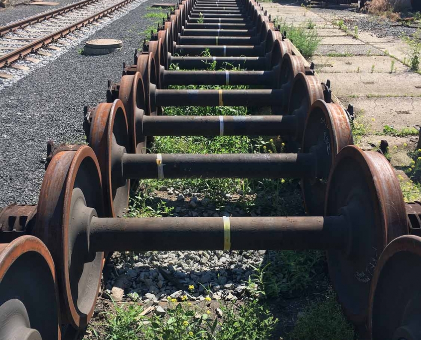 Surface preparation plant for train wheels