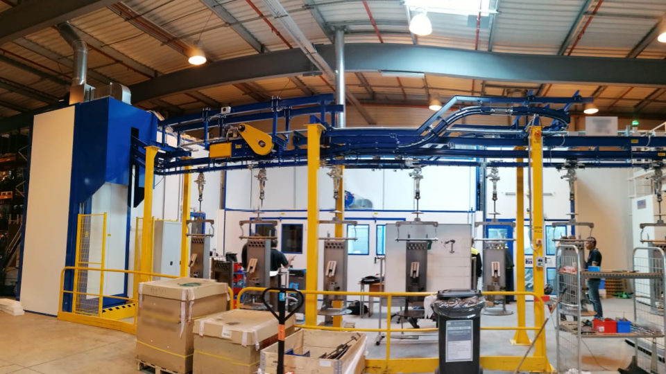 Very compact step-by-step liquid painting plant