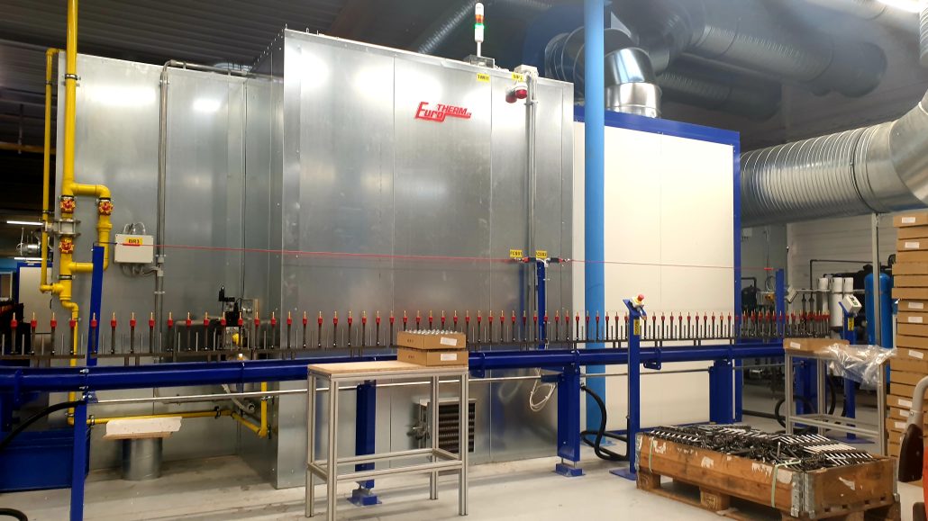 System for the pre-treatment and the coating of glass containers for perfumes