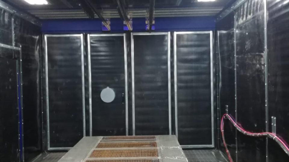 Cabine de grenaillage avec système de récupération totale de la grenaille hors sol