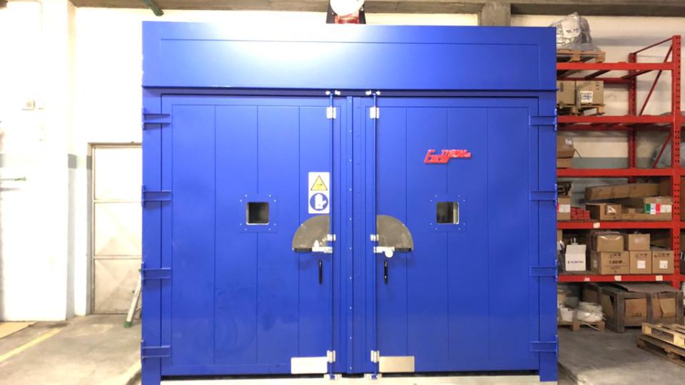 Cabine de pulvérisation pressurisée avec séchage électrique