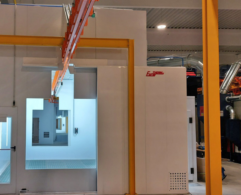 Pressurized liquid painting booth