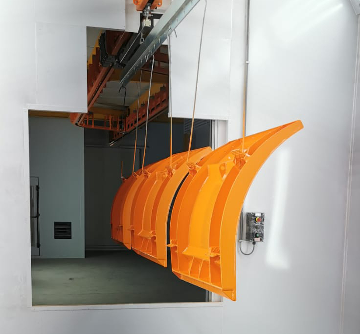 Pressurized liquid painting booth