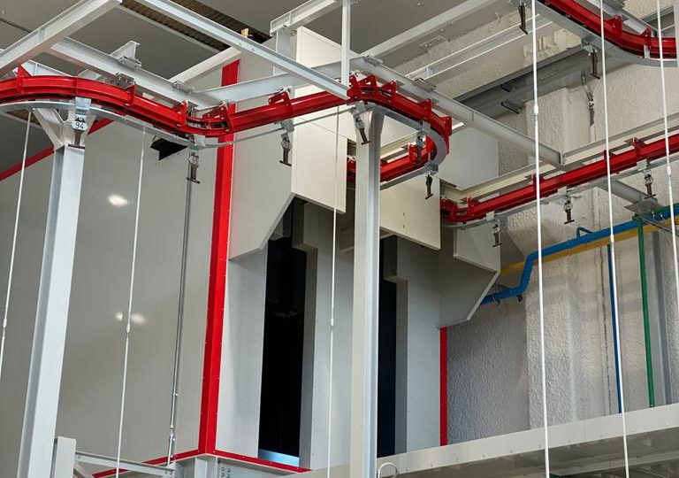 Installation de peinture liquide Power & Free