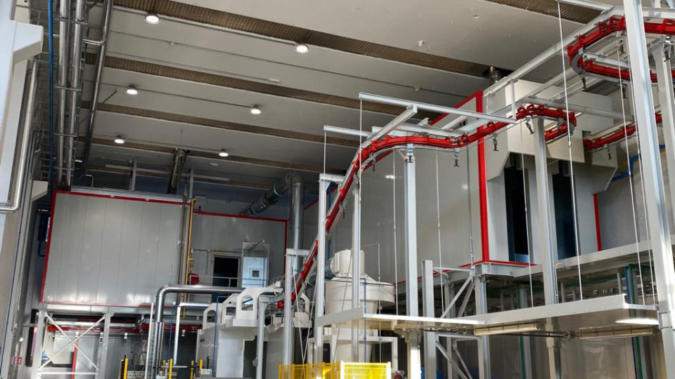 Installation de peinture en poudre à haute production entièrement automatisée