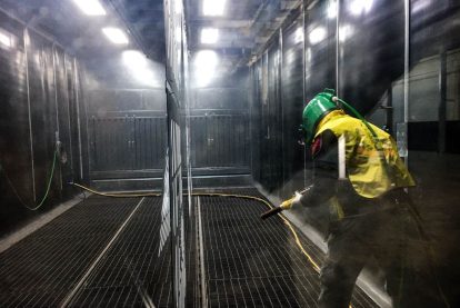 interno cabina sabbiatura con recupero totale graniglia Eurotherm