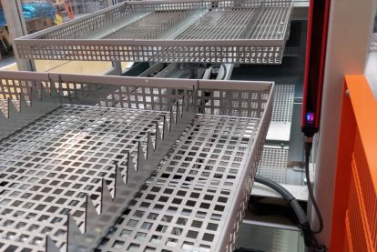 Loading trays annealing oven