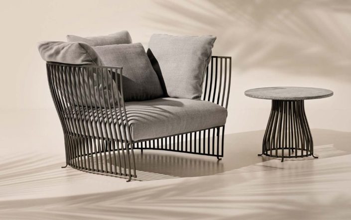 Semi-automatic painting plant for outdoor supplies