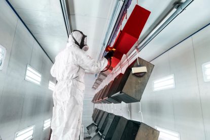  Cabine di verniciatura a polvere operatore 2