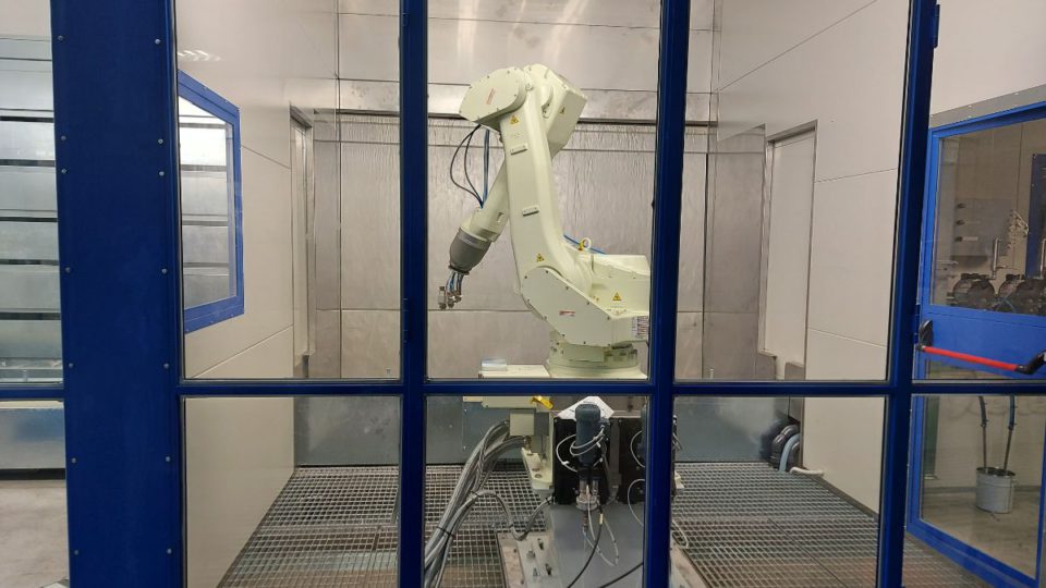 Installation automatique de peinture liquide