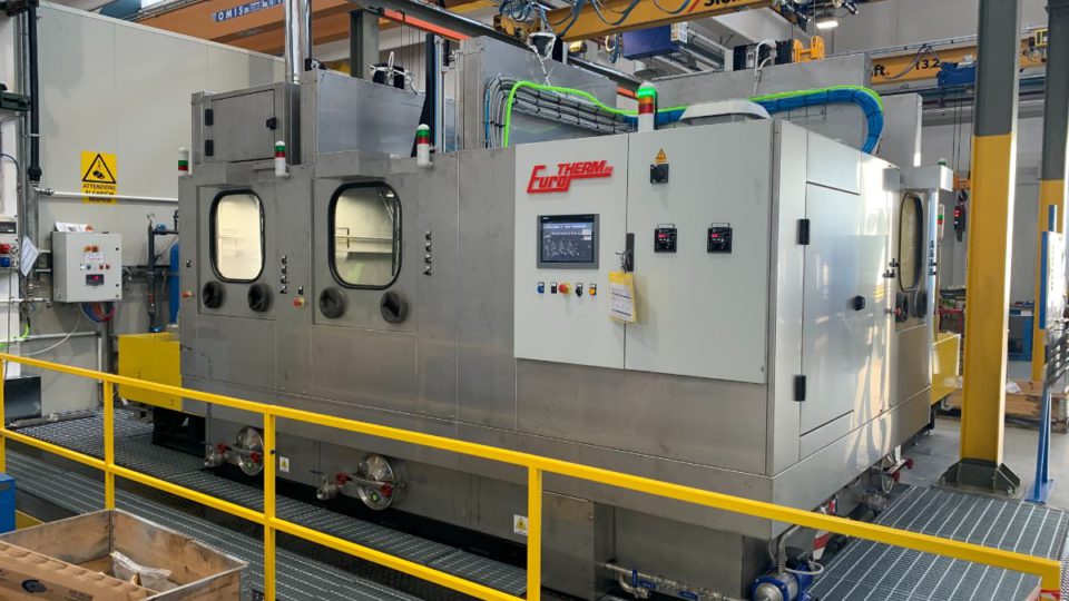 Machine de lavage statique avec plateaux rotatives