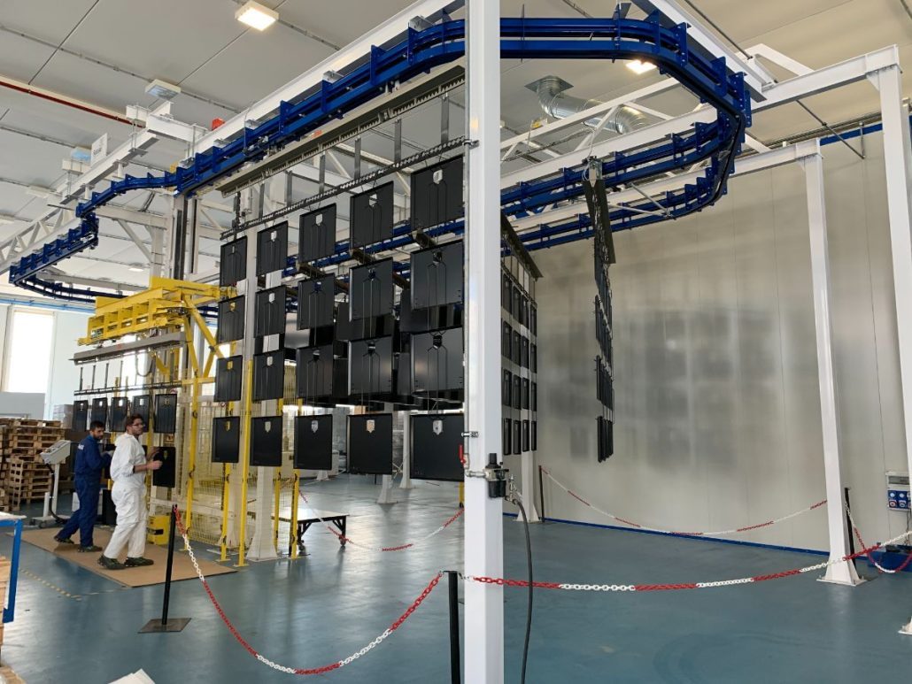 Zona di carico scarico pezzi con stazione elevatrice 1 Eurotherm