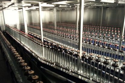 Rotary painting equipment for aesthetic finishing