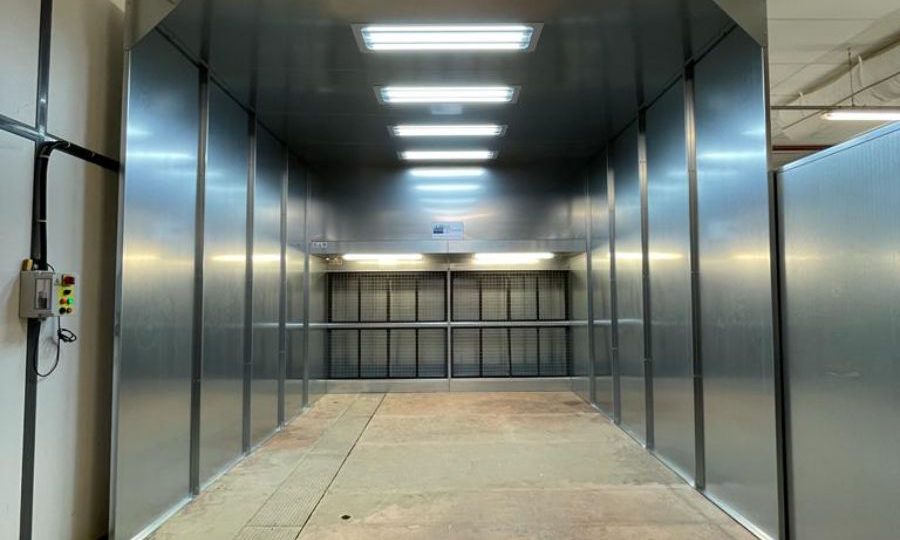 Simple sanding and liquid painting booths