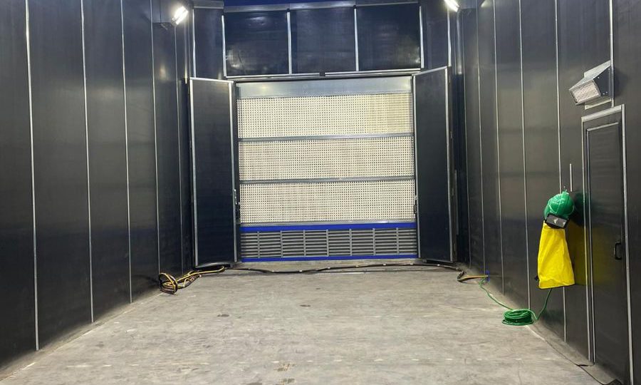 Cabine de grenaillage et de peinture tout-en-un !