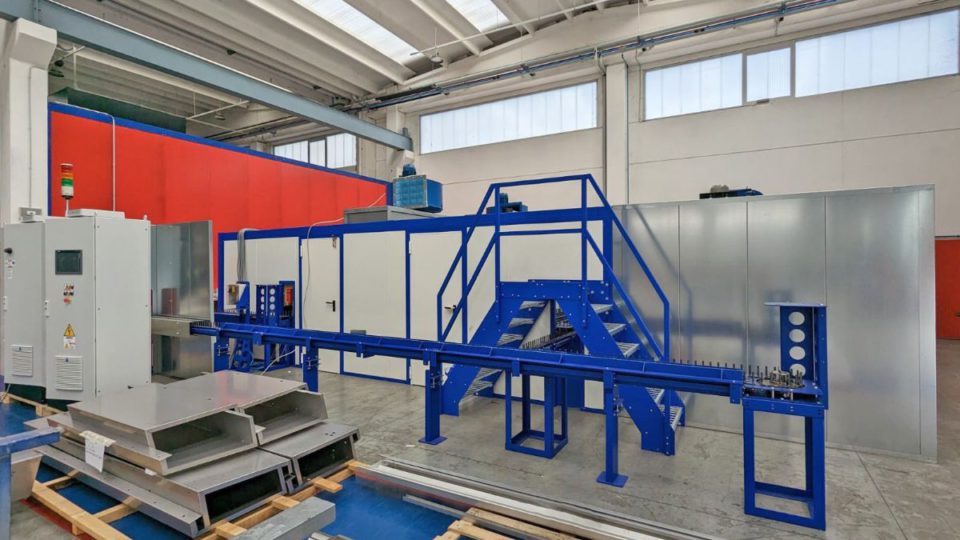 Nouvelle ligne de peinture automatique avec rotation des pièces