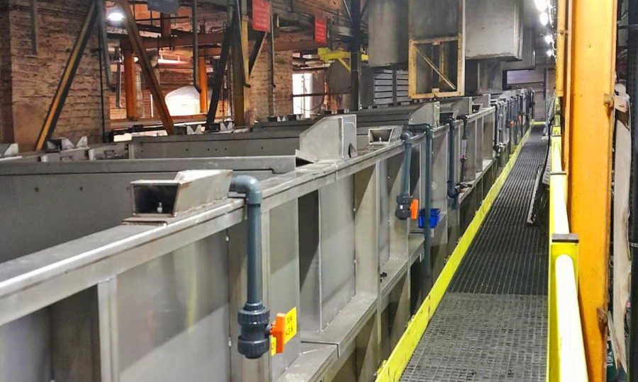 Installation de prétraitement par immersion pour châssis de tracteur