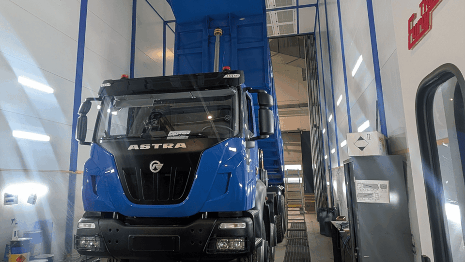 Installation de peinture liquide pour bennes de camions