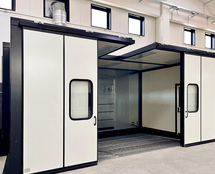 Manual washing cabin with roof opening