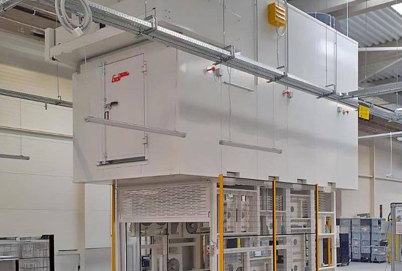 Four de détensionnement pour lentilles de phares automobiles