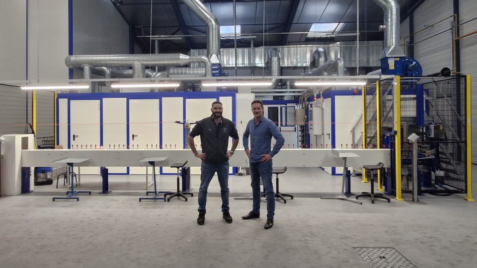 Linea di verniciatura UV per packaging cosmetico