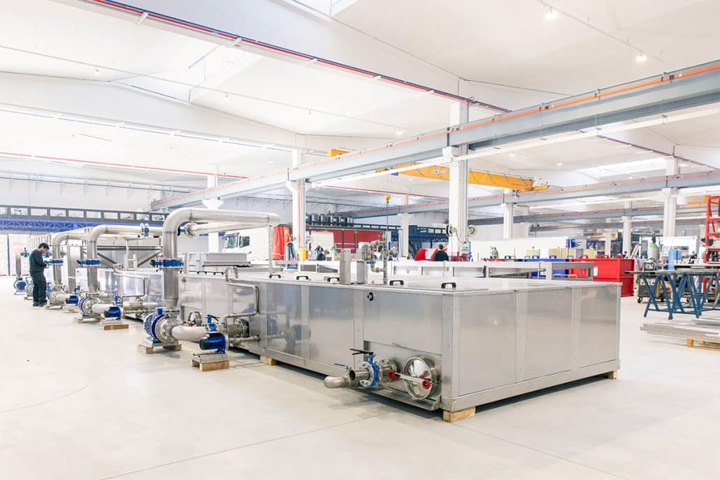 Tunnel de lavage automatique à plusieurs étages pour les grandes structures métalliques : méga usine Eurotherm en France