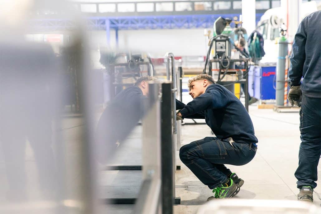 Contrôle de la qualité des peintures industrielles : étapes, objectifs et outils