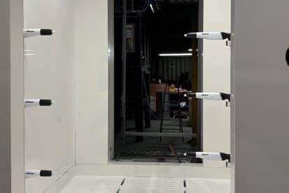 Cabina di verniciatura a polvere industriale automatica con sistema di recupero polveri e integrazione su linea produttiva