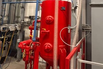 Grenailleuse à pression avec réservoir pressurisé et système de récupération de l’abrasif pour la préparation de surface des métaux