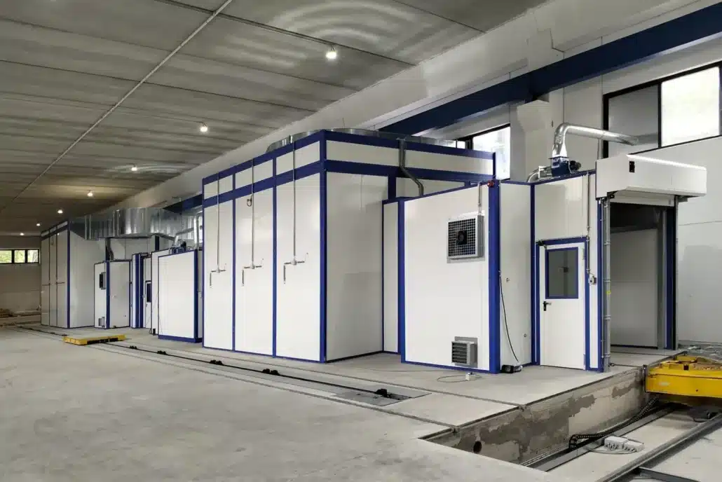 Automatic liquid paint coating system for heavy parts